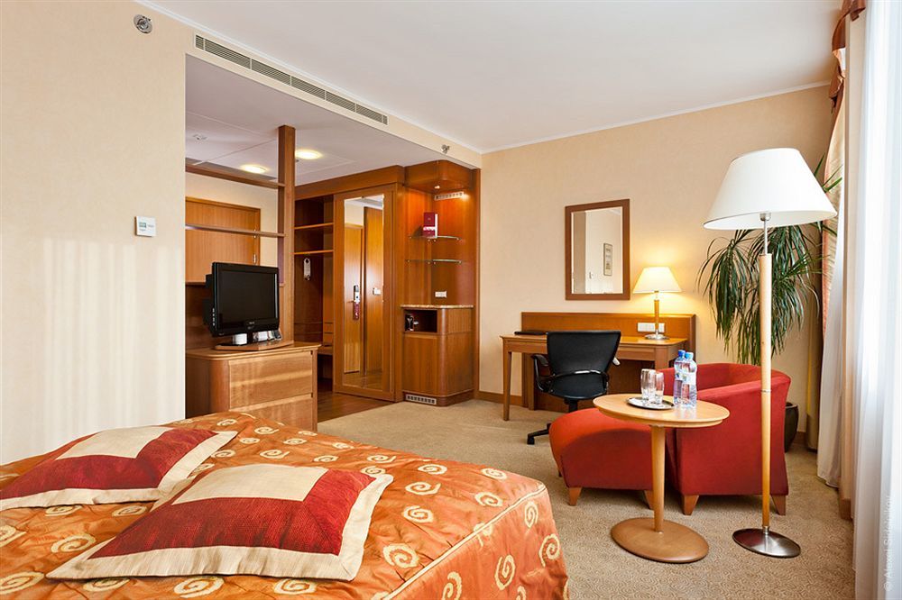 Courtyard By Marriott Center Hotell 4*